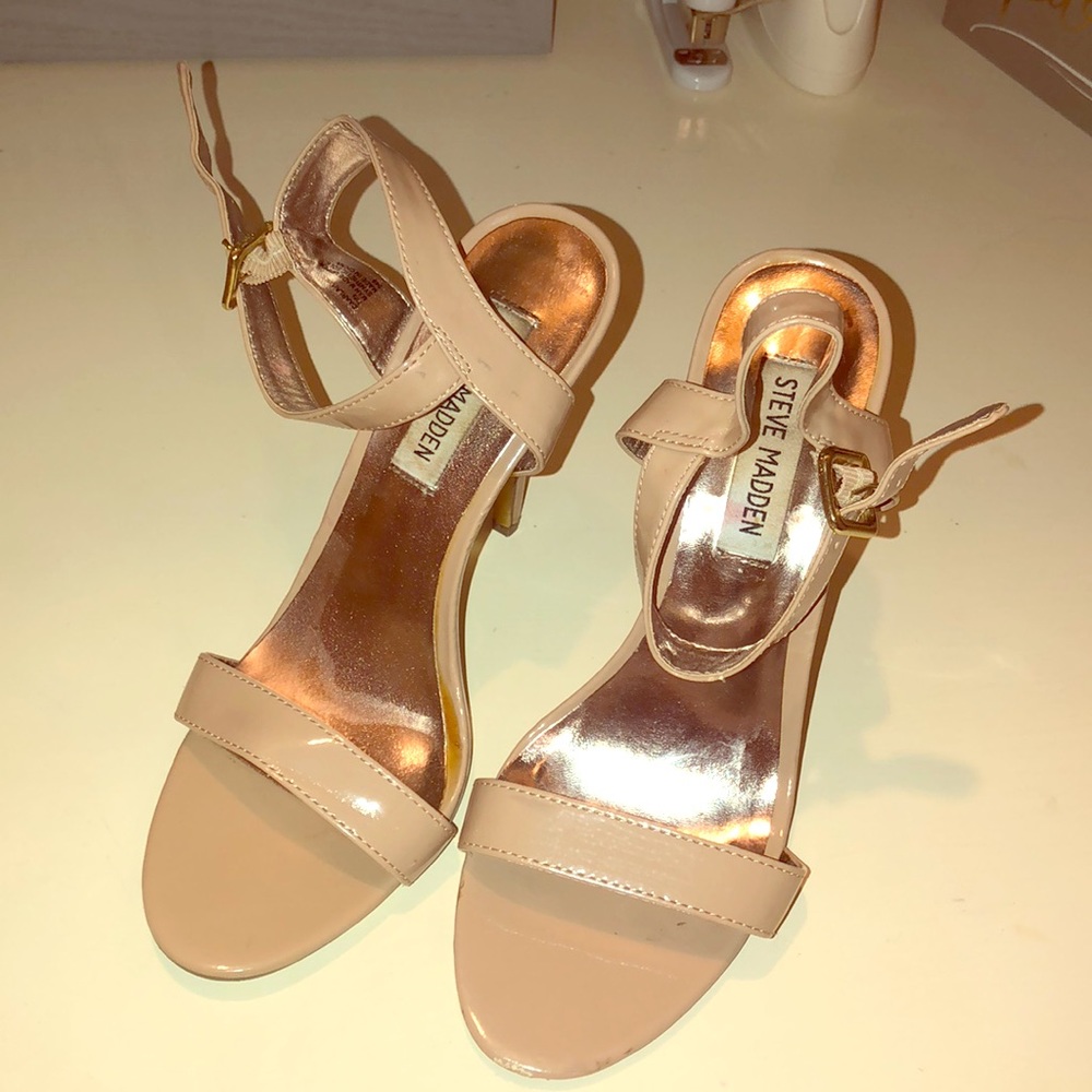 Nude Steve Madden ankle strap Sandel. 7.5